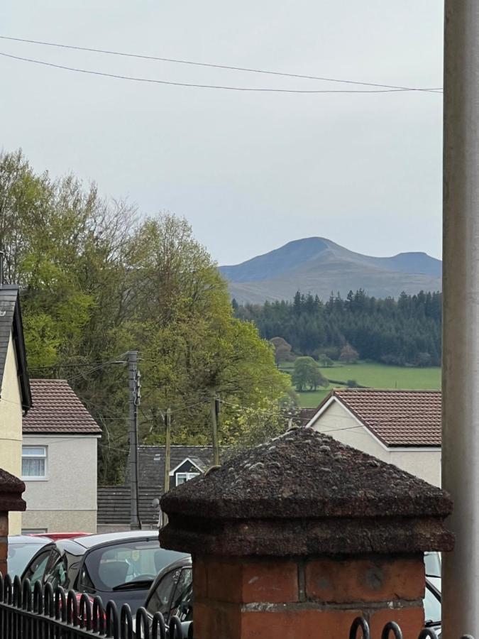 Brecon Town 3 Bedroom House Sleeps 6 Central Location Exterior photo