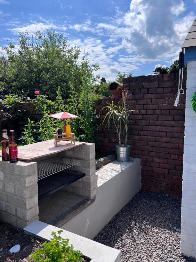 Brecon Town 3 Bedroom House Sleeps 6 Central Location Exterior photo